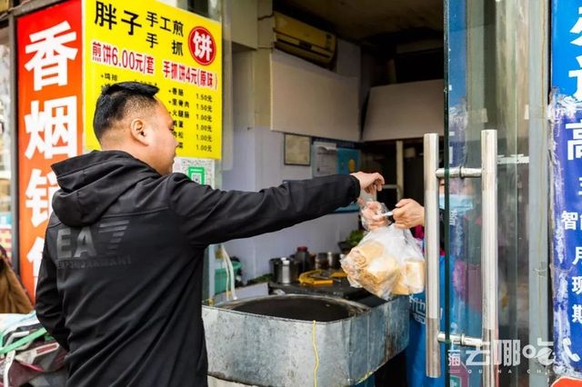 称霸徐汇5年的神级煎饼摊,学生*党**可以免排队!