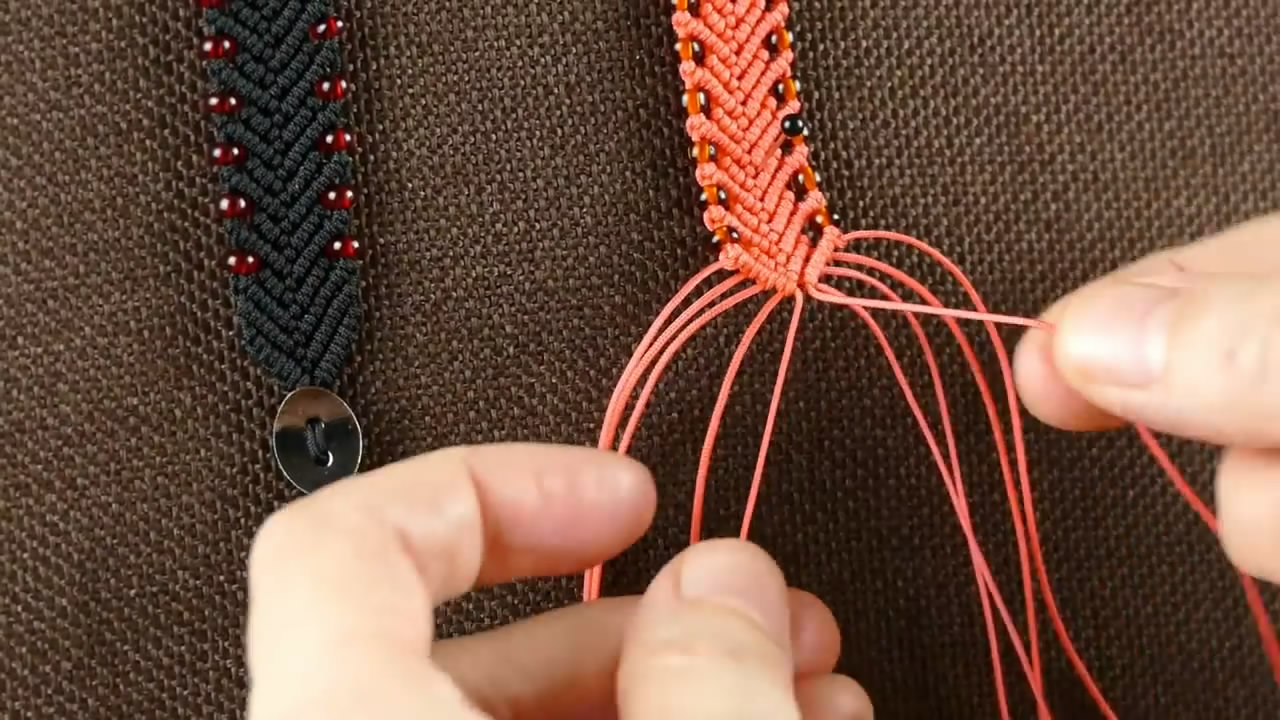 金刚结串珠手链编织教程,粉色水晶串珠手链编织教程