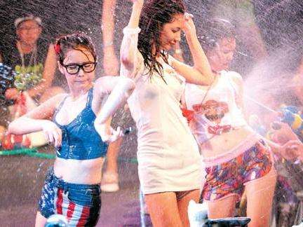 3月底泰国泼水节,不能错过泰国泼水节