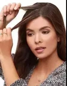 超短烫发刘海怎么扎头发简单好看,40岁的女人烫发后咋扎头发