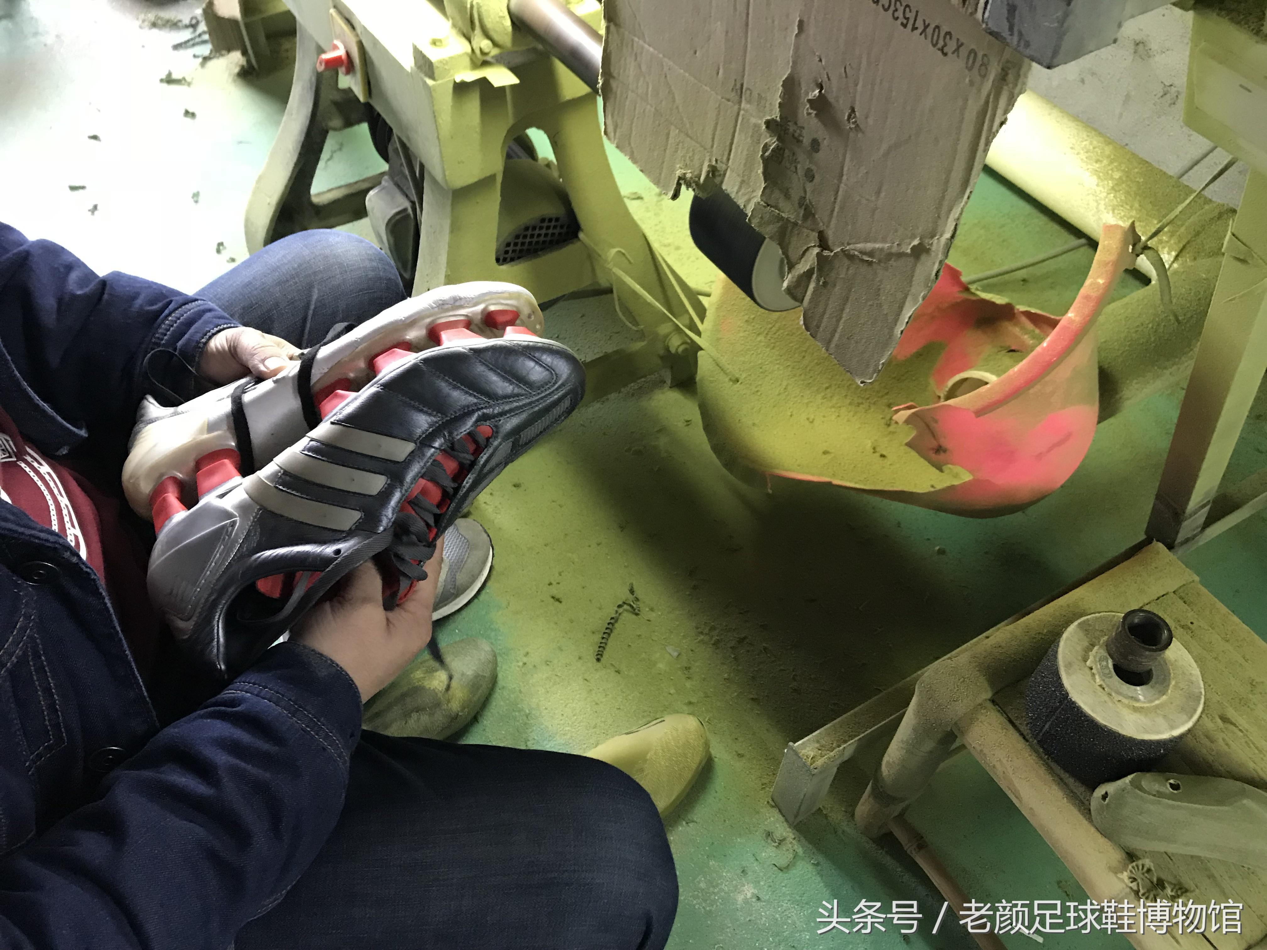 2002年的阿迪达斯鞋银色,阿迪达斯足球鞋哪一代最经典