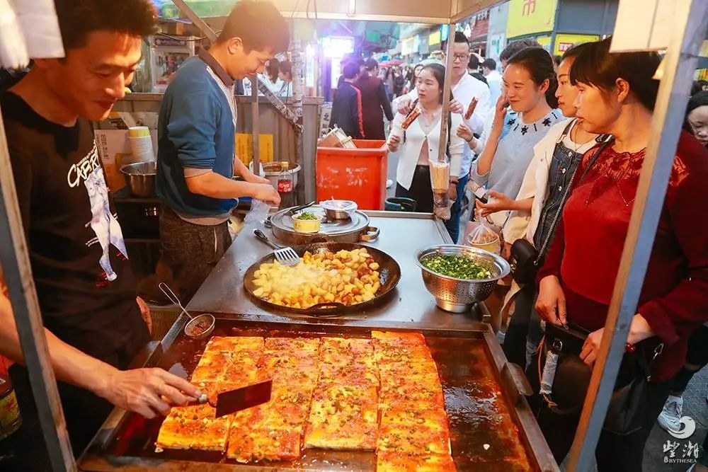 宁波大学这条美食街，承包了千万学子的胃！那里有你的青春吗？