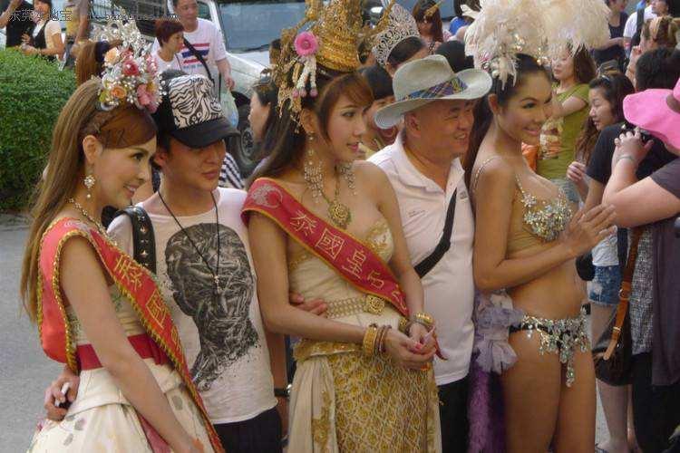 泰国“人妖”光鲜背后的辛酸史