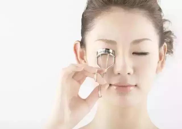 睫毛短如何夹睫毛,刷睫毛小窍门短睫毛秒变睫毛精