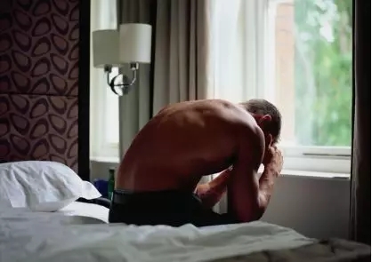 洗澡怎么用毛巾搓背,毛巾热敷脊椎