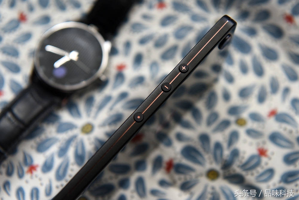 不吹不黑手机测评,如何评价锤子坚果pro2s