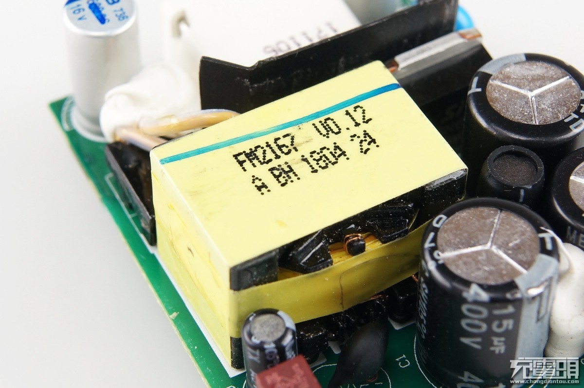 魅族充电器二换一,魅族原装充电器拆解