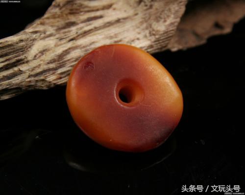 好蜜蜡的成色,柠檬黄蜜蜡时间长了是什么颜色