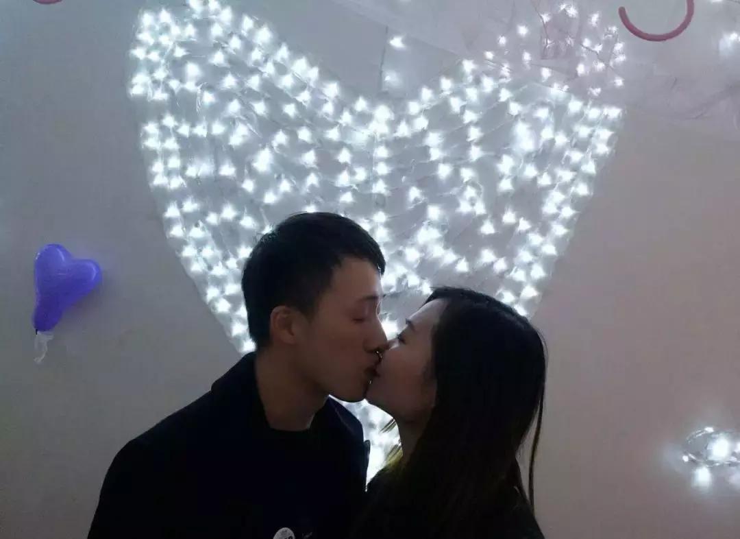 如果这样跟你求婚你会接受吗,他是用什么方式跟你表白的