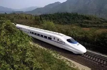 六枝火车进站,六枝是火车拉来的城市