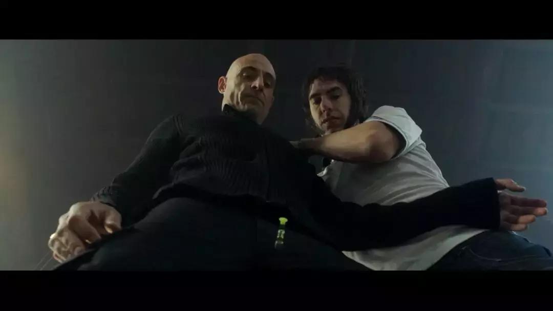 温情搞笑的英国电影,9部让人爆笑不已的英式幽默电影