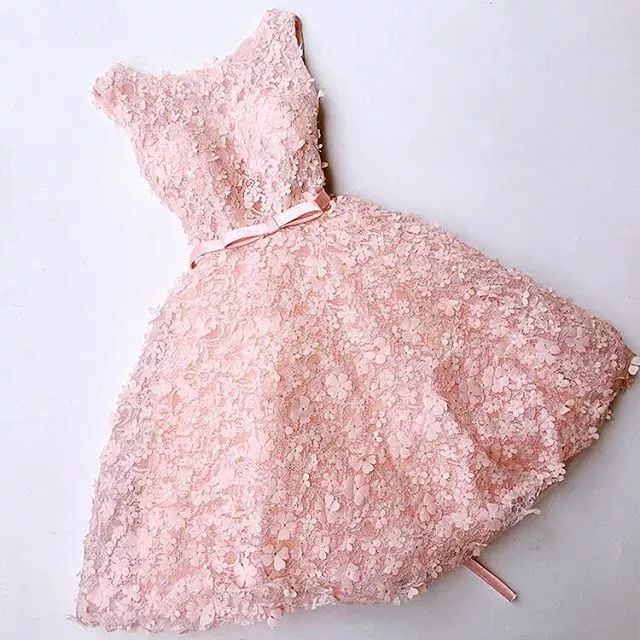 蝴蝶结连衣裙漂亮迷人,清纯迷人瘦身连衣裙