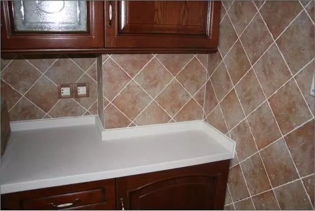 玻璃胶发霉发黑还能防水吗,卫生间洗手台胶边发霉