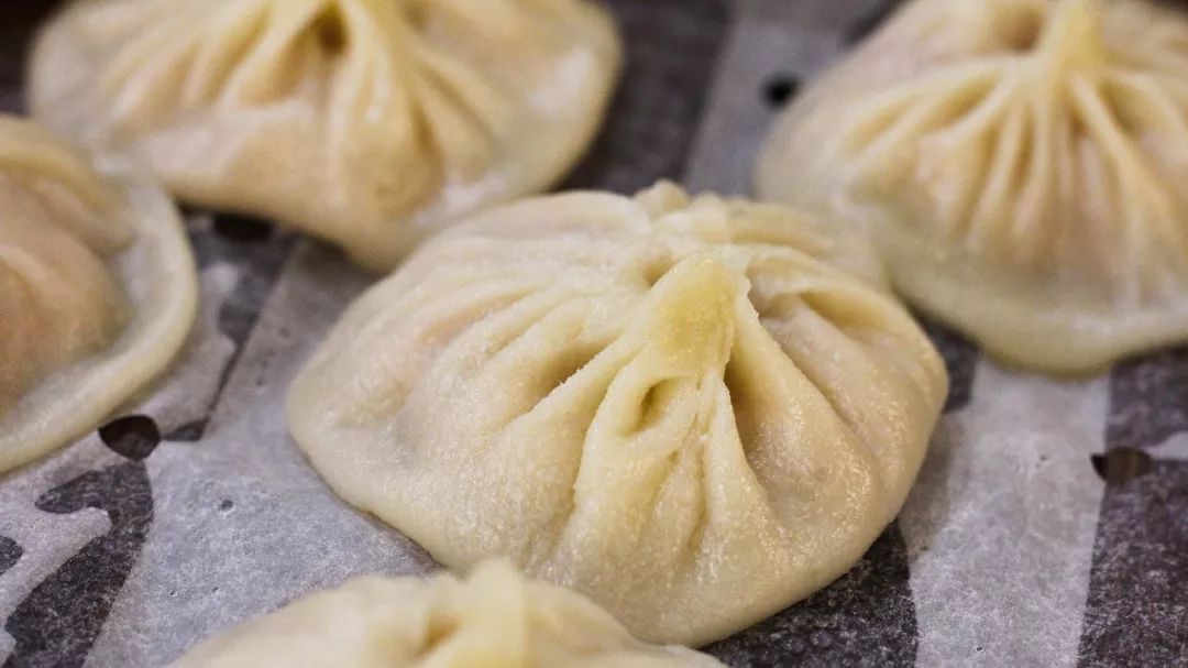 100元吃一天路边摊,100元吃一天饭