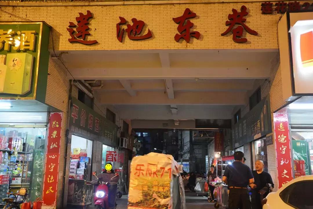 一天卖100斤面！阜阳这家刀削面，一到晚上门口就火到堵路