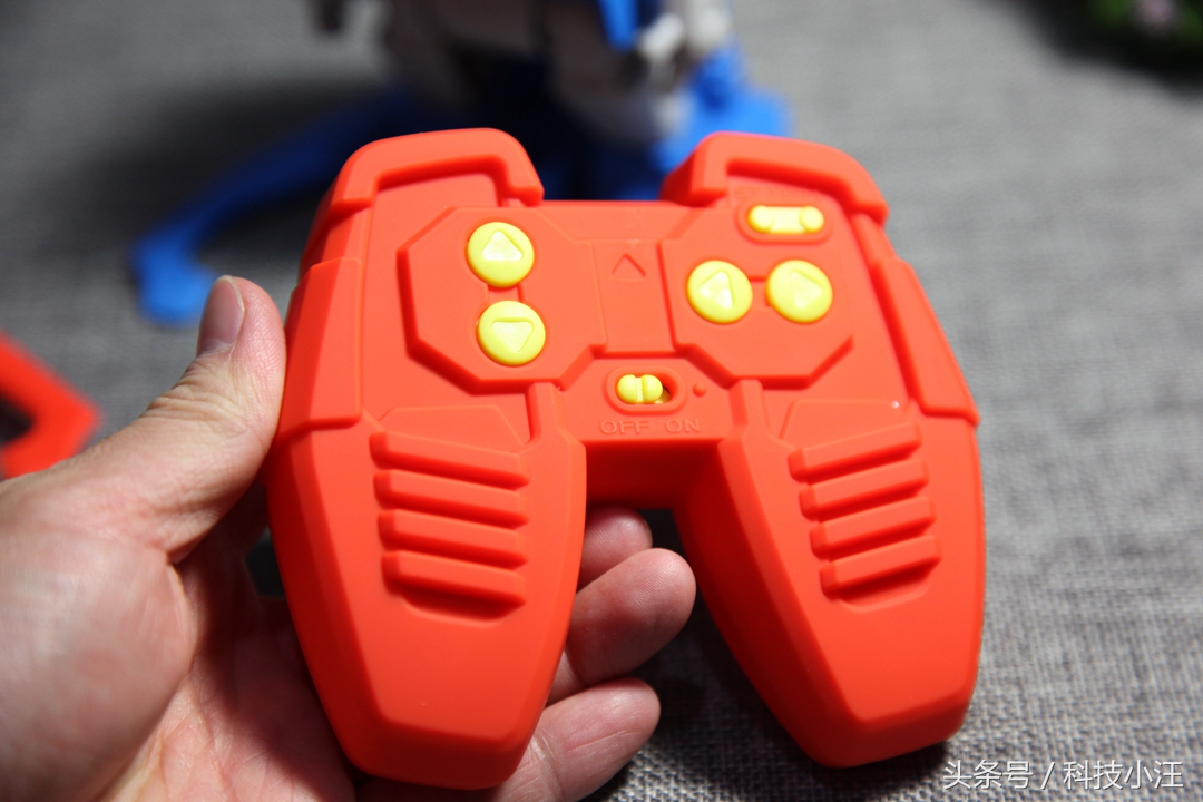 为了圆自己心中的足球梦,入手米家有品众筹的SIMI足球机器人套装