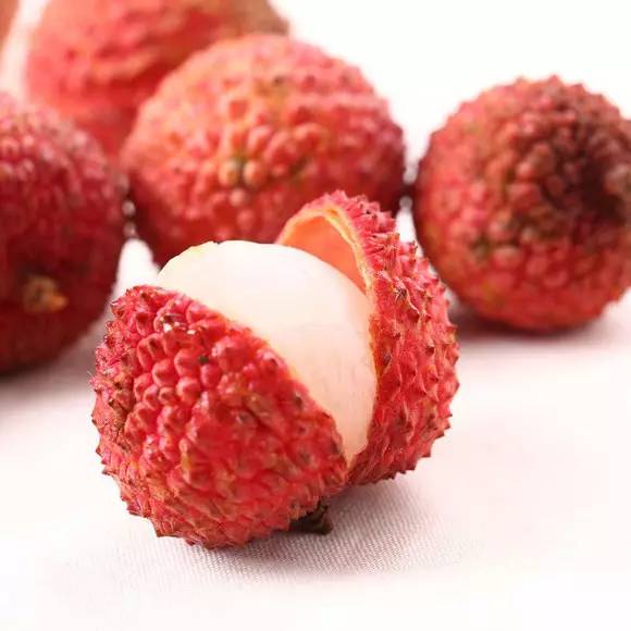 怎么剥荔枝简单不费手,如何剥荔枝最简单