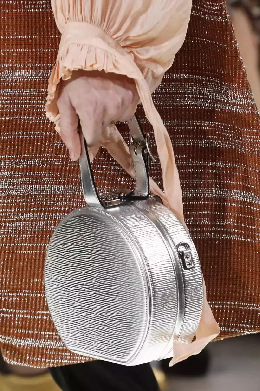 今年的大牌包包哪些最好看,今年大牌新款包包