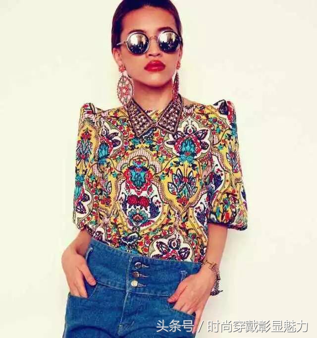 肩宽的人怎么选择合适肩宽的衣服,肩宽怎么变窄适合穿什么样的衣服