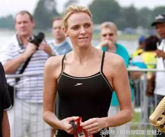 肩宽的人怎么选择合适肩宽的衣服,肩宽怎么变窄适合穿什么样的衣服