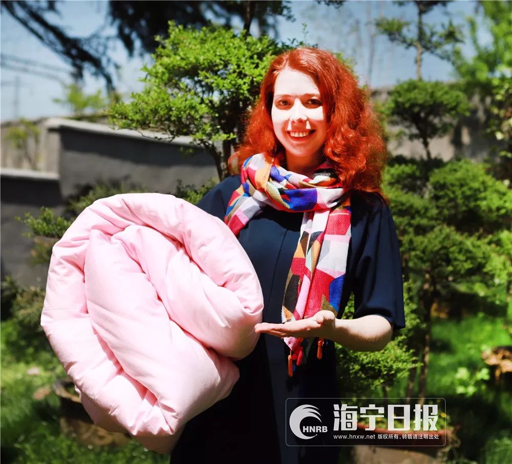 俄罗斯姑娘蹲点海宁乡村！为了“代购”这个，还要进俄罗斯博物馆