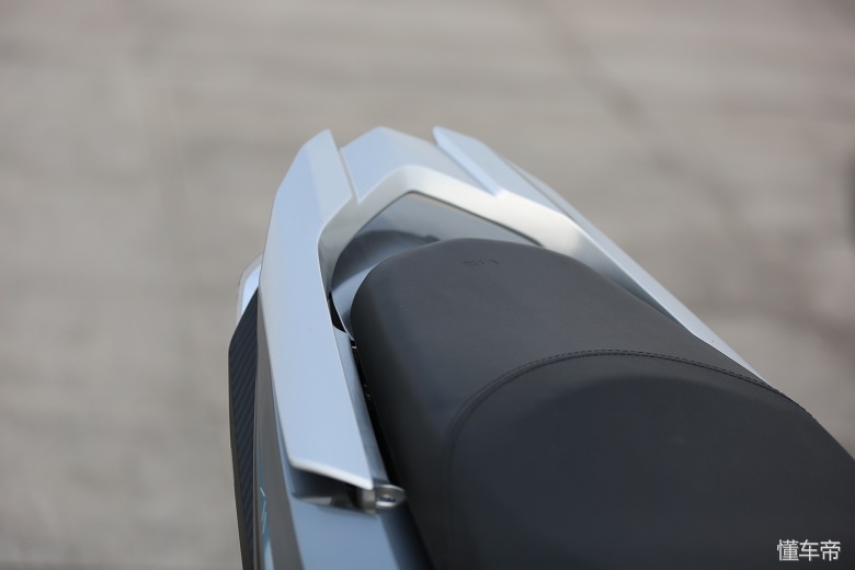 新大洲本田rx125裂行哪种颜色好看,新大洲本田裂行rx125和铃木uy125