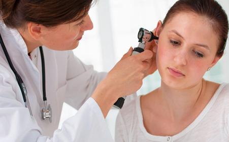 刘女士最近的消息,女子耳朵发闷听力下降