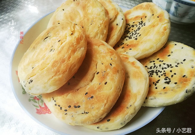 吃了我做的烧饼家人都不爱吃馒头了,皮酥瓤软,第二天吃也不硬