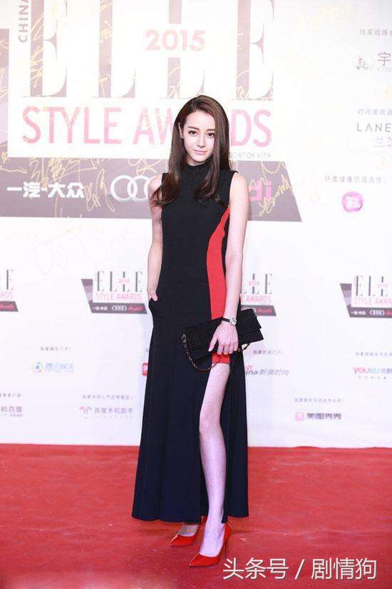 邓紫棋穿高腰开叉裙,杨幂和邓紫棋穿同一个裙子