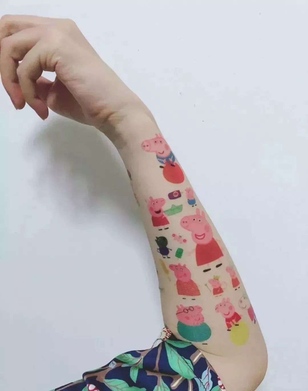 小猪佩奇社会人是什么梗,小猪佩奇手表什么梗