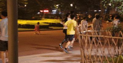 女性跑步后有点出血怎么治,女子夜跑后休克倒地原因为何