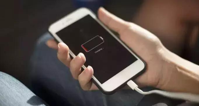 iphone手机充电充不进去怎么办,怎样设置iphone充电80%就停止充电