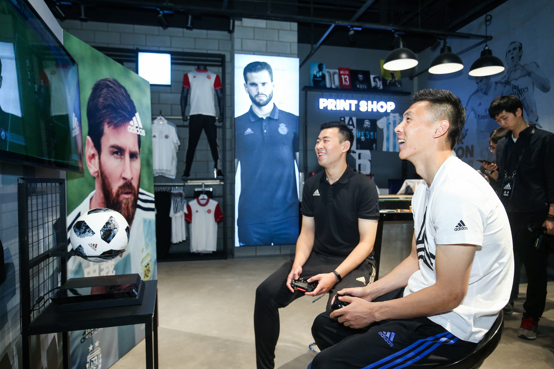 北京法雅环球阿迪达斯,北京阿迪达斯足球