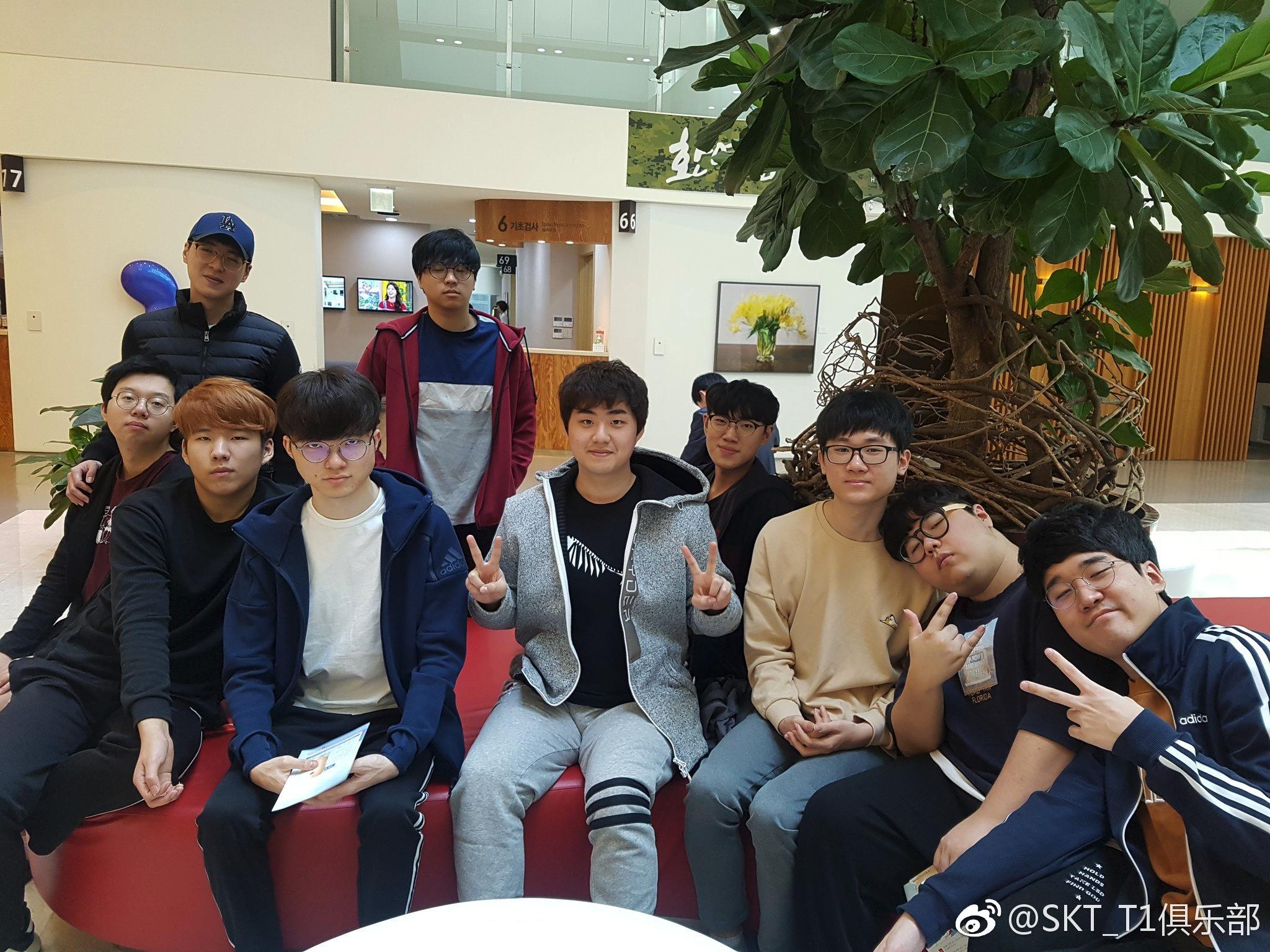 skt三连胜faker却进入离队倒计时,skt全员庆祝faker