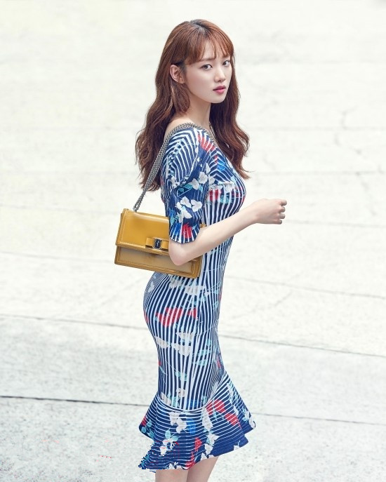 李圣经碎花连衣裙,李圣经穿连衣裙
