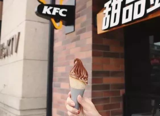 长沙老板也太“黑心”了！这么黑的食物也给我吃！