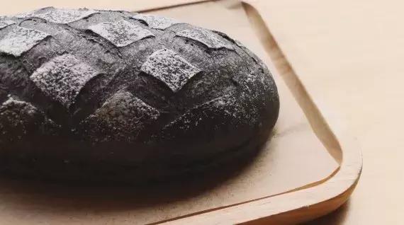 长沙老板也太“黑心”了！这么黑的食物也给我吃！