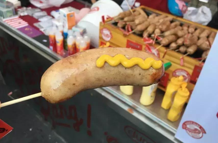 杜蕾斯开了家烤肠店！继出了诗集后又搞大动作了