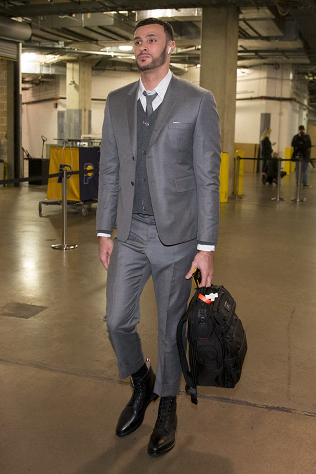 骑士正装进场变身模特队被纽约时报狂赞，詹皇领衔总有一款你的菜