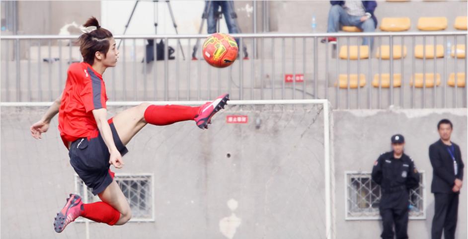 鹿晗演艺圈踢球,鹿晗踢曼联