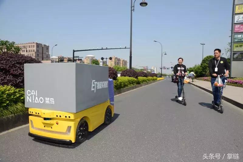 马云忙着运榴莲，刘强东宠溺消费者，苏宁开启了卧龙号