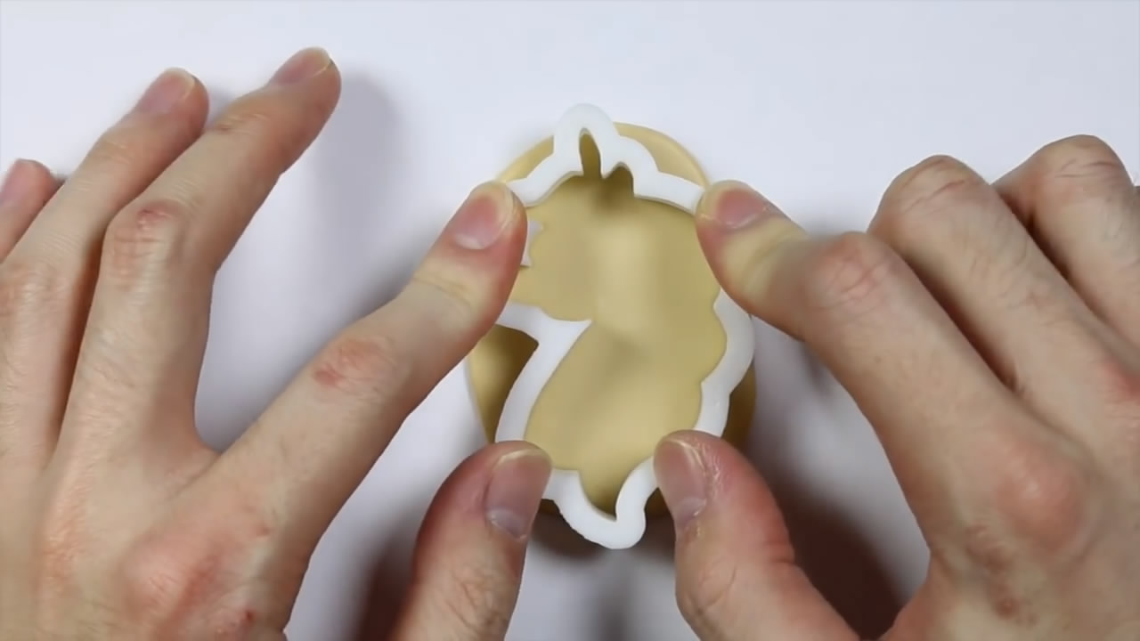 酷酷的粘土,粘土手工diy小饰品皇冠