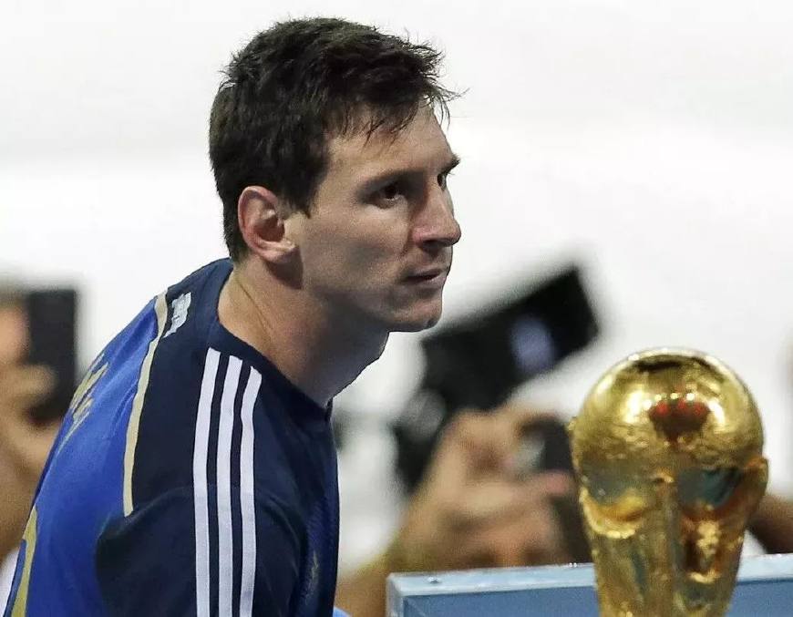 天下足球梅西封王,利昂内尔梅西封王