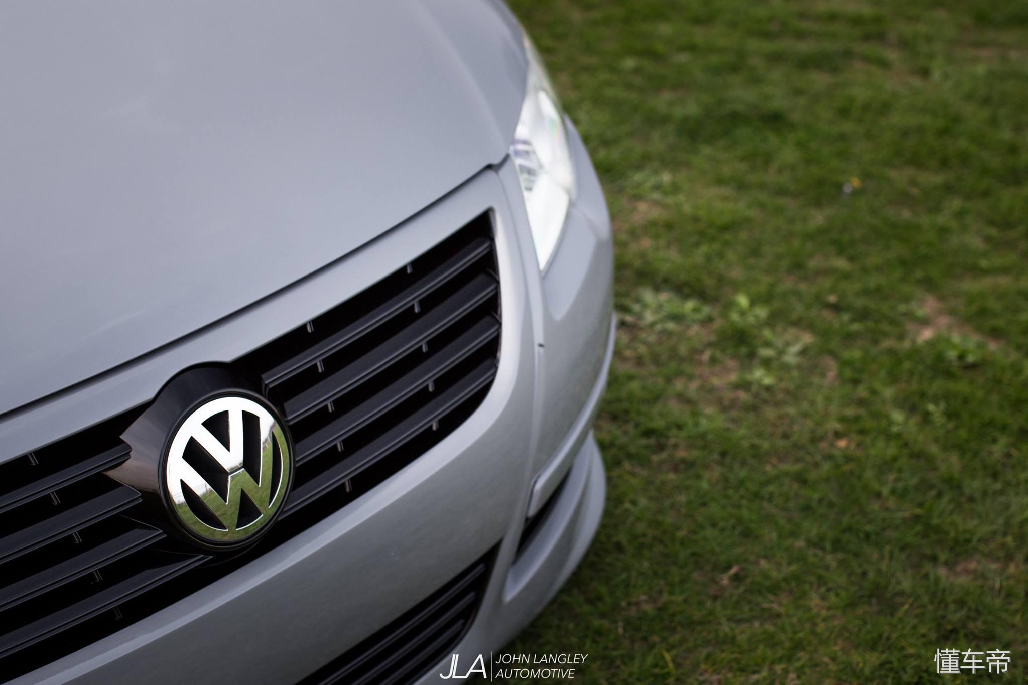 虽然手动挡让人着迷，但是这辆迈腾的轮毂让洗车工抓狂！