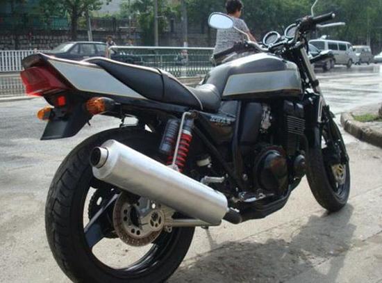 交警扣留摩托车被倒卖,车主被扣留他的车能开吗