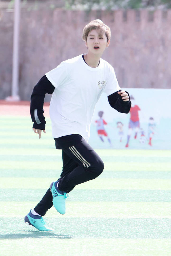 鹿晗天下足球第几期,天下足球鹿晗特辑