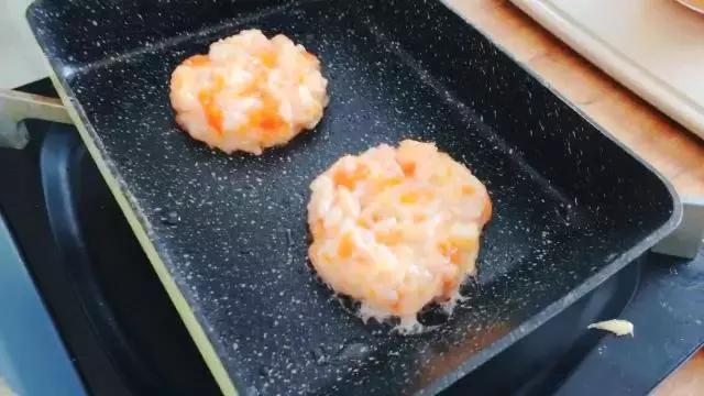 三文鱼辅食粥1岁以上的做法,三文鱼白米粥辅食怎么做