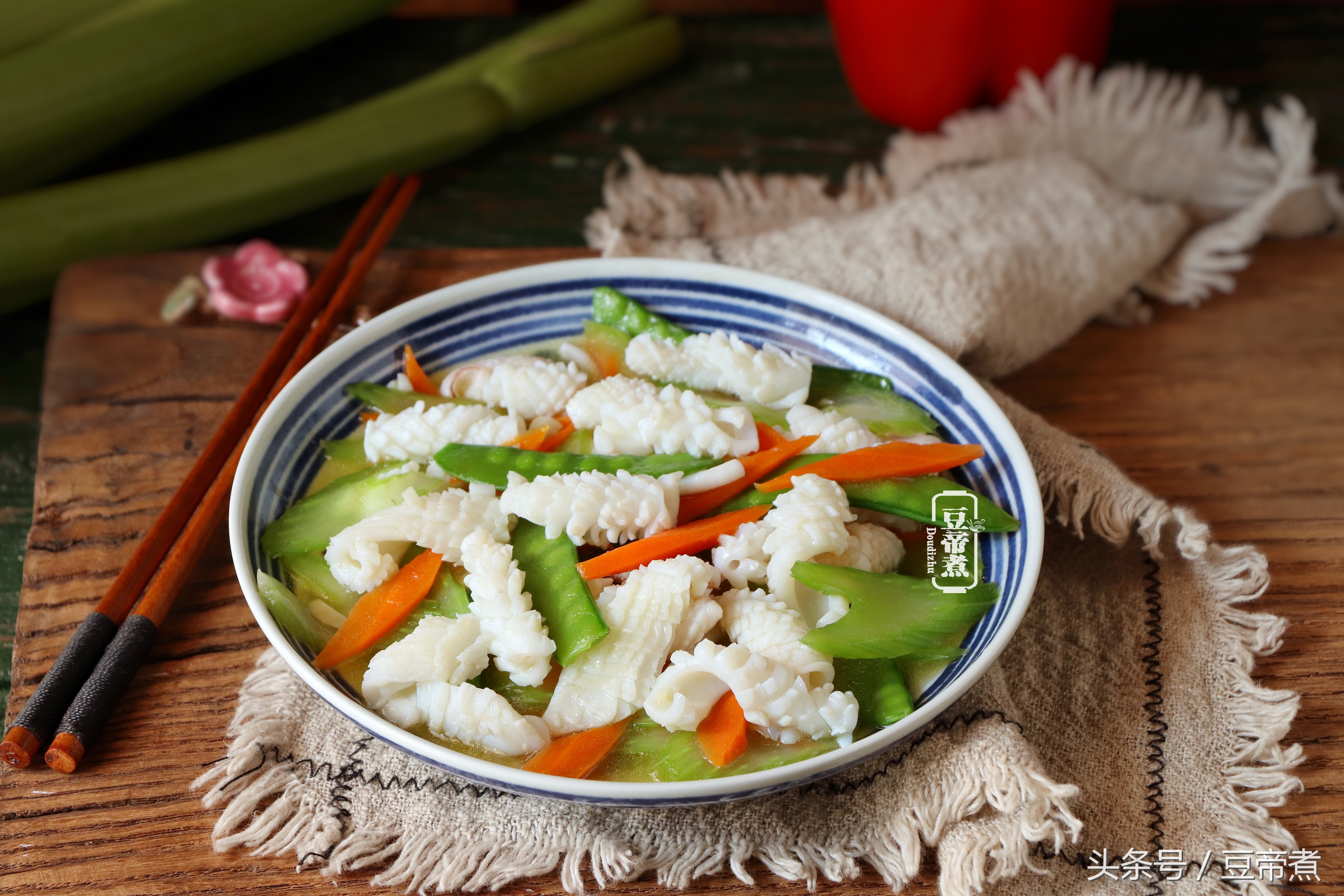 鱿鱼三种新款花刀切法记得收藏,鱿鱼怎么切花刀才卷得漂亮