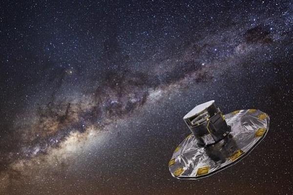 晨看*疆新**｜五一高速小型客车免费通行，*疆新**4300吨铁路桥转体对接