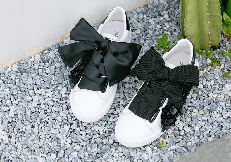 鞋子上的布蝴蝶结怎么绑,帆布鞋绑三个蝴蝶结